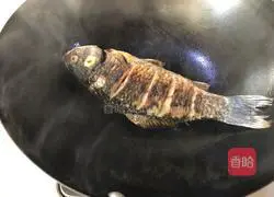 Milk white crucian carp soup recipe 6