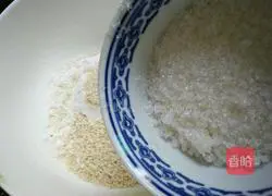 White sesame seeds Illustration of making flour cake 4