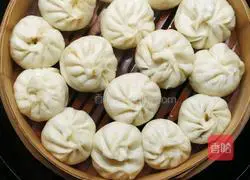 Illustration of how to make sauced pork buns 14