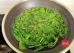 Illustration of how to make duck blood spinach soup 6