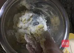 Illustration of how to make crispy braided bean paste bread 2