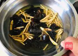 Illustration of how to make braised crispy pork 1