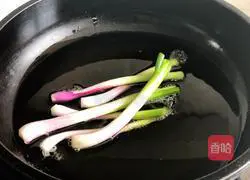 Illustration of how to make scallion oil noodles 6