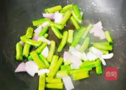 Illustration of making braised beans and noodles 2