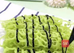 Illustration of how to make lace net cucumber cake 1