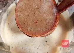 Illustration of how to make red date and lotus root soup 12