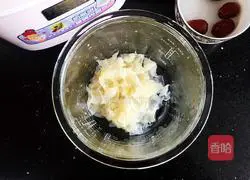 Illustration of how to make red date and white fungus soup 3