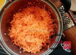 Illustration of making lanceol buns 4