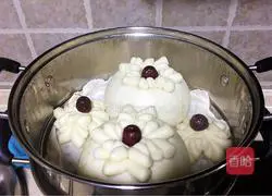 Illustration of how to make large steamed buns 12