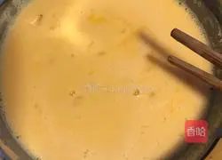 Illustration of how to make garden vegetable egg pancakes with electric baking pan 3