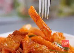 Illustration of how to make fried rice cakes with kimchi 11