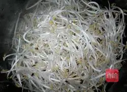 Illustration of how to make spicy boiled fish fillets 6