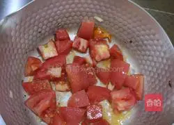 Illustration of how to make tomato white jade soup 6