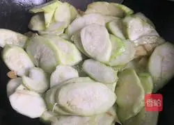 Illustration of how to make loofah tofu soup 7