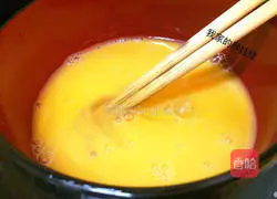 Illustration of how to make scrambled eggs with pepper 3