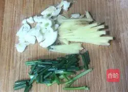 Illustration of how to make shredded radish braised noodles 3