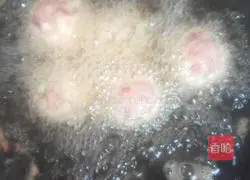 Illustration of how to make fried meatballs 8