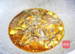 Illustration of how to make noodles with scallion oil 7