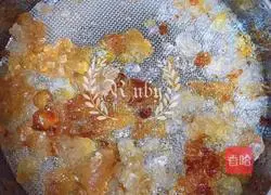 Replenish energy and beautify the skin Three Treasures Soup—Xueyan Peach Gum Saponium Rice (for two people) Recipe 2