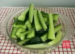 Illustration of how to make pickled cucumbers 1