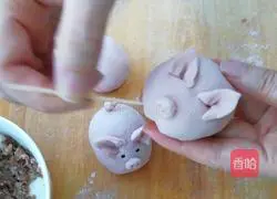 Illustration of how to make piglet fresh meat buns 8
