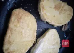 Illustration of how to make golden steamed bun slices 5