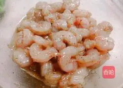 Illustration of how to make shrimp and meat wontons 5