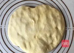 Illustration of how to make classic butter rolls 3