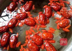 Recipe of Red Date, Wolfberry and Tremella Soup 3