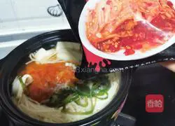 Illustration of Spicy Cabbage, Tofu and Seaweed Soup 7