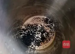 Illustration of how to make black sesame paste 3