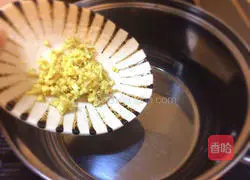 Illustration of how to make shrimp and chicken meatball soup 5