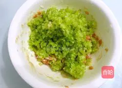 Illustration of how to make celery and pork dumplings 6