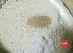 Illustration of how to make cabbage and pork buns 1