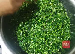 Illustration of how to make leek and egg box 2