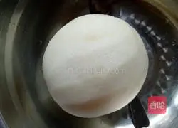 Illustration of how to make white fungus stewed with rock sugar and snow pear 2