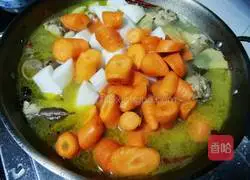 Illustration of how to make chicken soup 9