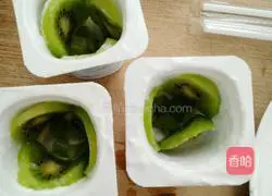 Illustration of how to make kiwi yogurt bars 5