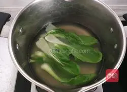 Illustration of how to make shrimp and spinach noodles 13