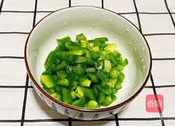 Illustration of how to make Roujiamo 4