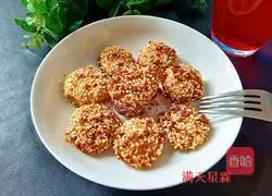 Illustration of how to make sesame-rolled golden dough balls 18