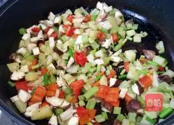 Vegetarian Illustration of how to make Dingding fried noodles 5