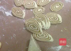 Illustration of how to make snack cat ears 10