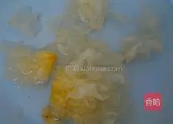 Illustration of how to make black-bone chicken soup 6