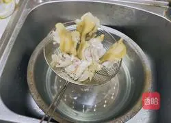 Illustration of braised pig trotters 3