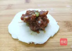 Illustration of how to make pork stuffed dumplings 7