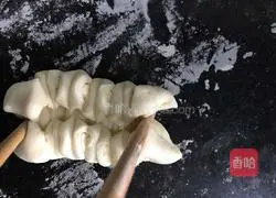 Illustration of how to make shell steamed buns 12
