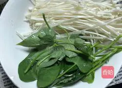 Sweet Potato Leaves and Shredded Pork Noodles Soup - Magic Flour Recipe Illustration 5