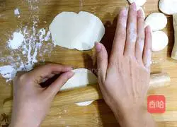 Illustration of how to make celery and pork dumplings 14