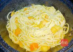 Illustration of how to make chicken curry sauce pasta 7